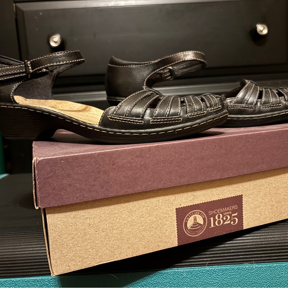 Clarks Black Strappy Women's Sandals - Picture 4 of 5